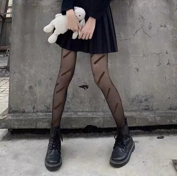 Projektantka Tekstyle Pończochy Kobiety seksowne ins moda luksusu oddychające rajstopy nogi skarpetki marka litera długie pończochy