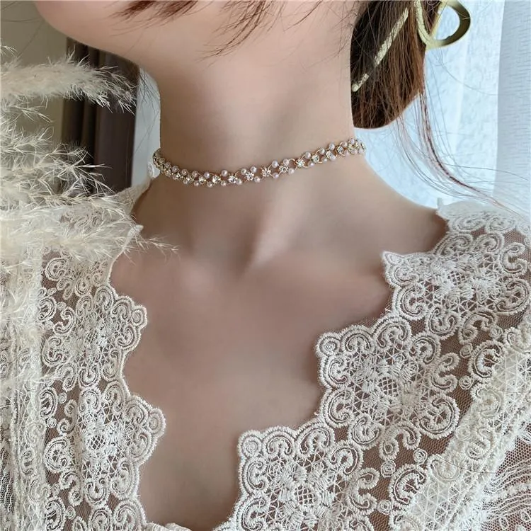 Chokers Korea Design Fashion Jewelry Exquisite Hollow Pearl Crystal Necklace Elegant Women's Wedding NecklaceChokers
