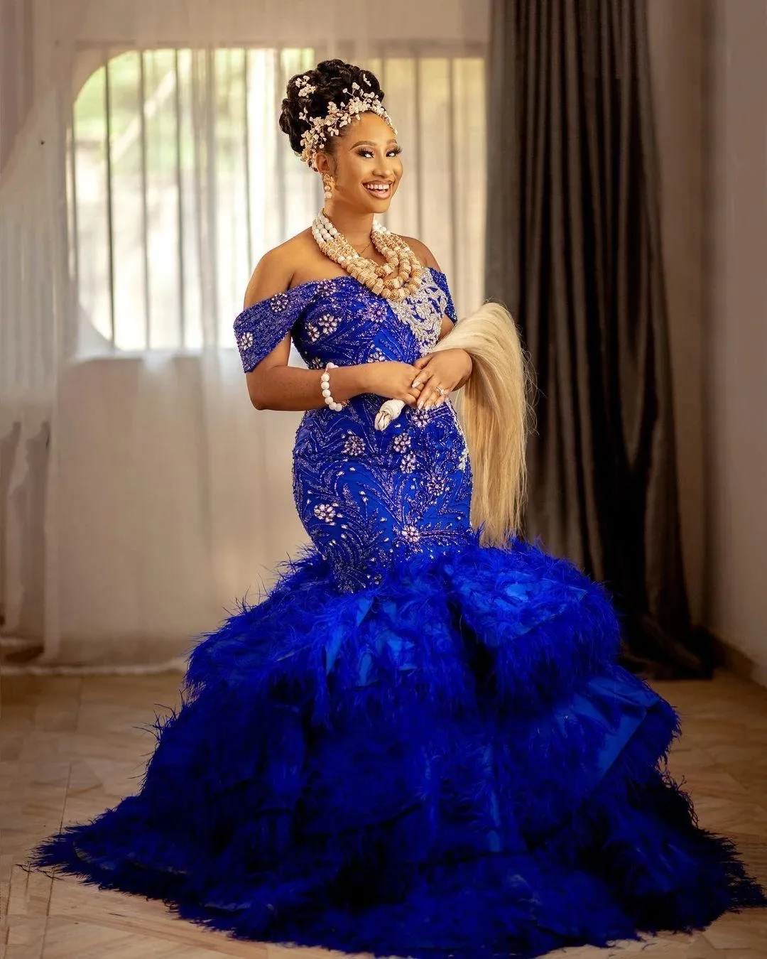 Royal Blue Mermaid Prom Dress 2024 Off Shoulder Lace Appliques Beaded Feathers Train Plus Size Formal Evening Gown