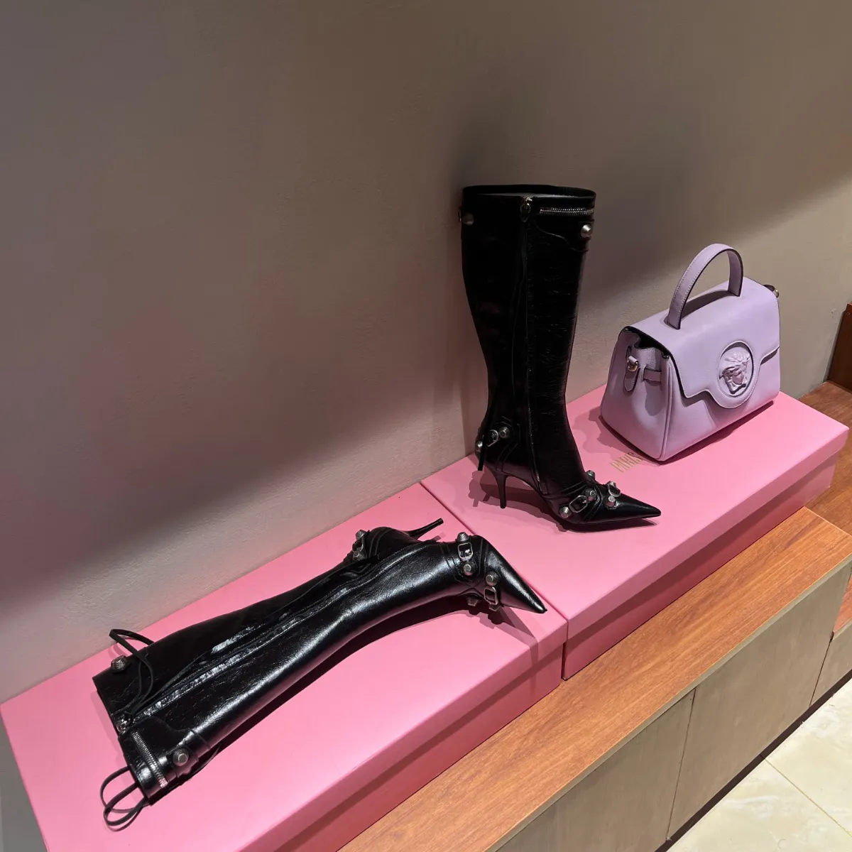 Cagole cuir d agneau bottes au genou boucle clou embelli chaussures zipp es lat rales bout pointu talon aiguille botte haute cr ateurs de luxe