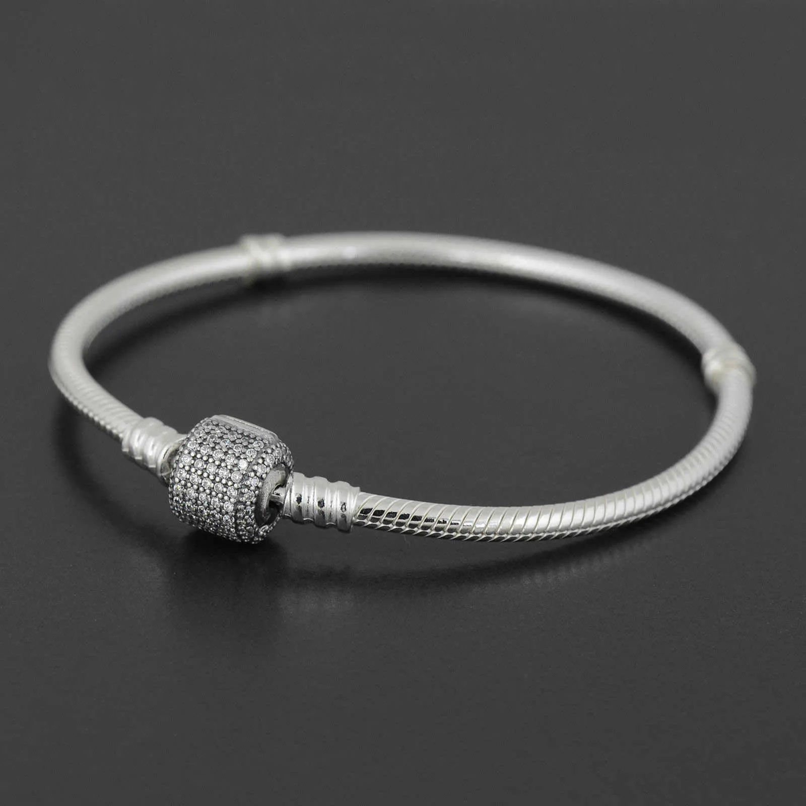 Sterling Silver 925 armband armband med graverade för europeiska charm och pärlor 10 st. Du kan blandad storlek