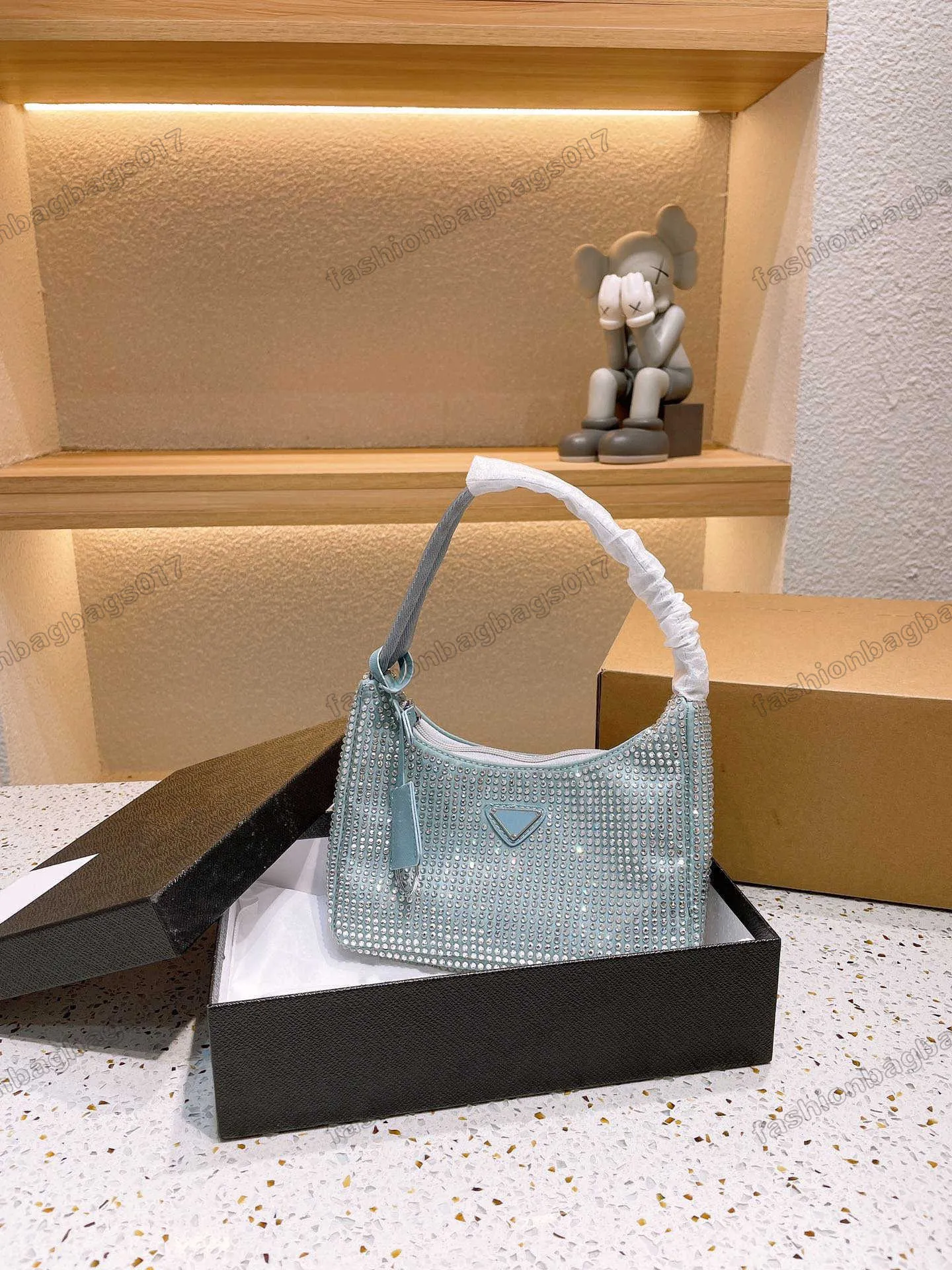 Re-Edition 2000 Crystal Mini Bag Diseñador Satén Nylon Hobo Con Cristales Triángulo Bolso Lujo Decoración completa Bolsos con manija de diamante