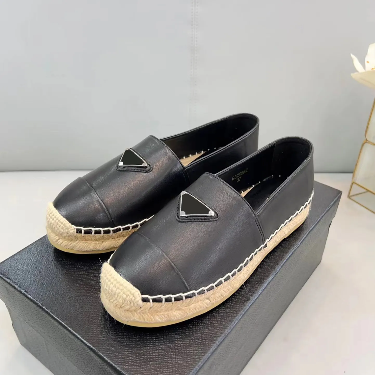 2022 Dam Lyx Fritidsskor Espadriller Sommar Designers dam platt Strand Half Tofflor mode kvinna Loafers Fisherman canvas Sko med låda