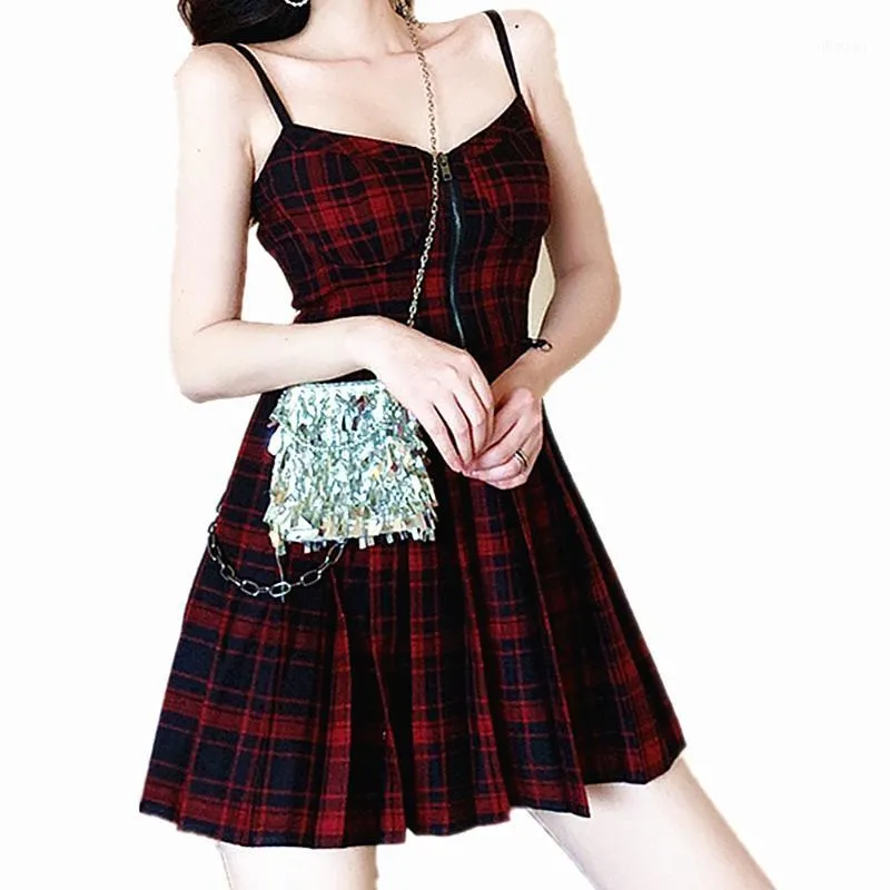 Casual Dresses Women's Vintage Strap Plaid Mini Dress Hög midja V-ringning kvinnlig gata mode veckad a-line dam mörk gotisk kläder