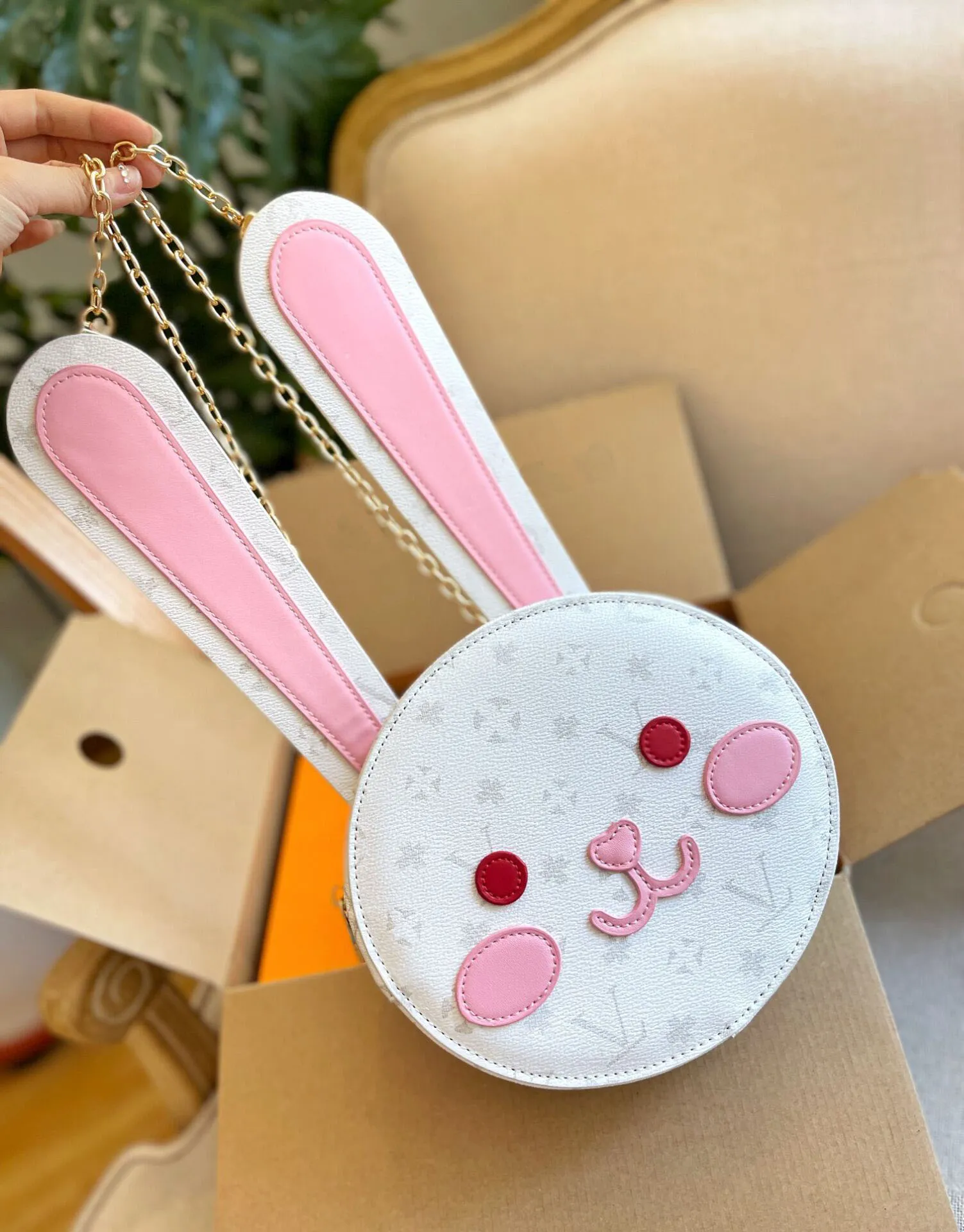 TZ Kadın Tasarımcı Markası Sevimli Tavşan Crossbody Çanta Tavşan şekilli sırt çantası, harf deseni çıkarılabilir ayarlanabilir zincir omuz kayışı torbaları ile