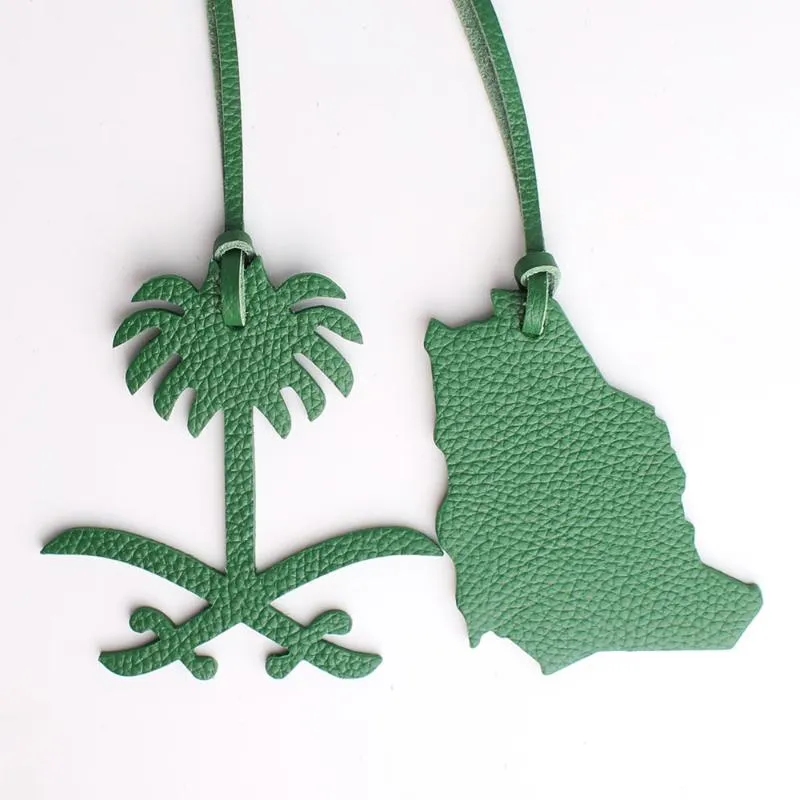 Keychains Wholesale Custom Made Genuine Natural Leather Saudi Map Keychain Ladies Backpack Pendant Women Bag CharmKeychains