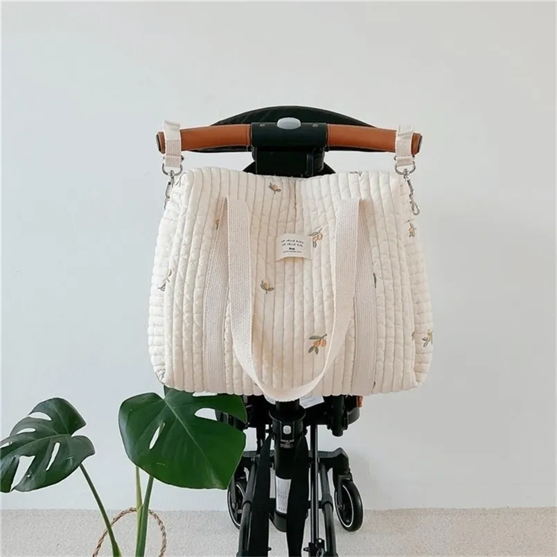 Korea Style Born Baby Care Diaper Bag Mummy Shoulder Brodery Quiltad barnvagn Förvaringsarrangör Stora handväskor 220817