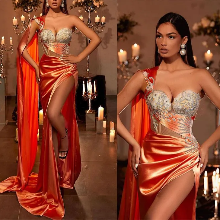 Exquise Une Épaule Perles Robes De Soirée Chérie Cristal Haute Split Robes De Fiesta Une Ligne Dubaï Arabe Robe De Bal