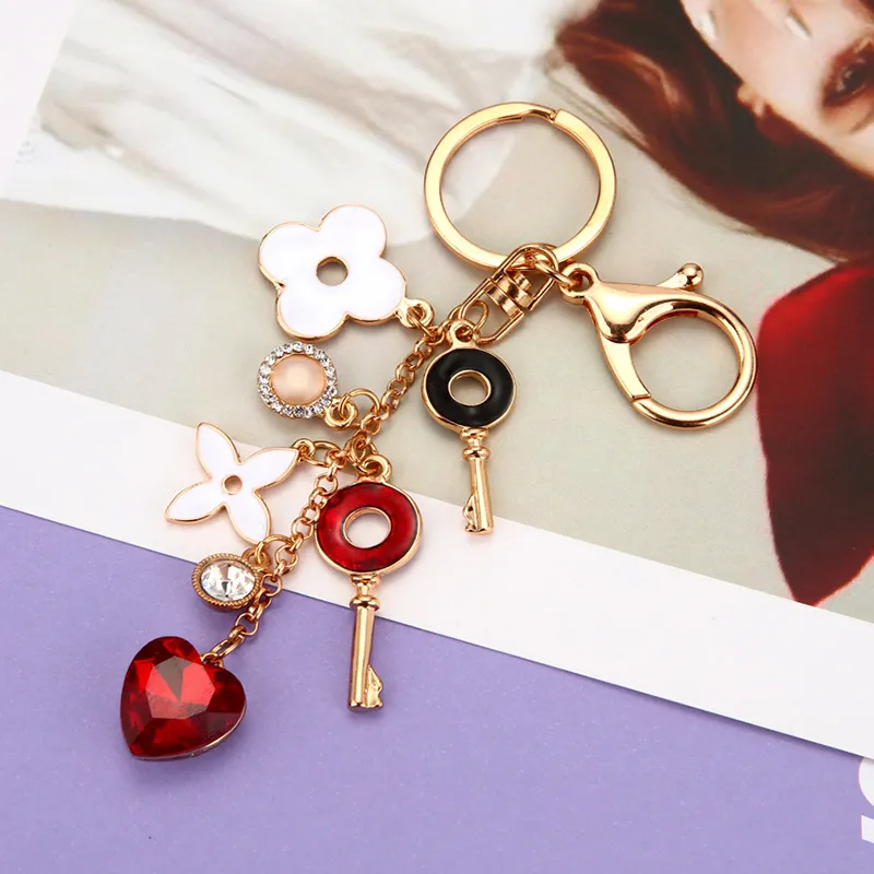Love Heart Key Chain Rings Bijoux Rigion Charms Flower Clover Keychains Imitation Sac de perle Cartes Pendre Pendre pour les femmes Amant Girls