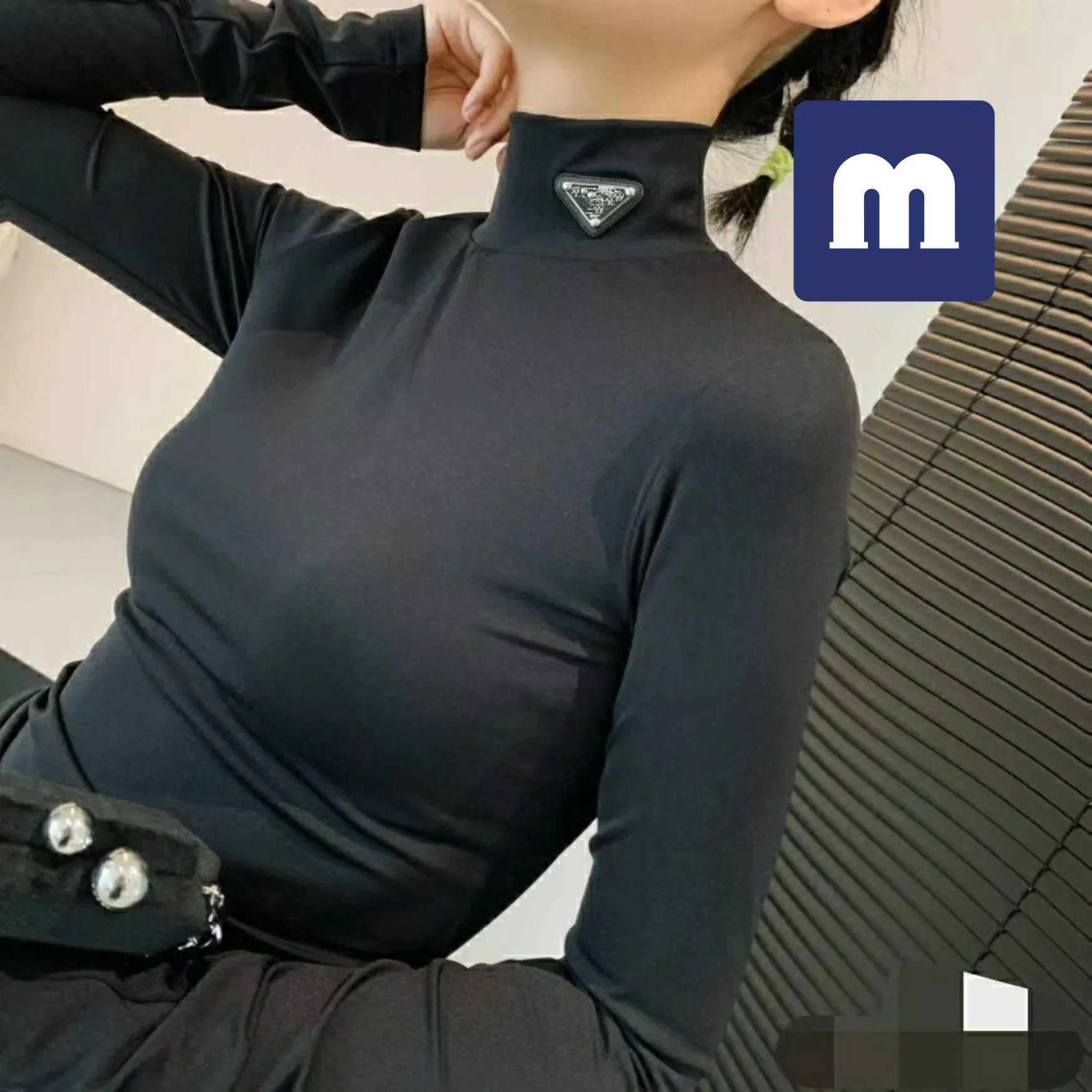 Medigo-129 Autunno 2021 Moda T-shirt da donna a maniche lunghe Bianco e nero 2 Color Designer di lusso in cotone di lusso Elastico Elastico Molle Comfort Triangolo di alta qualità