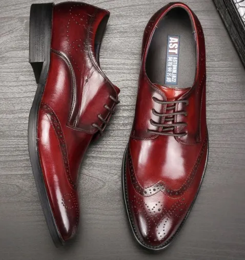 Diseñador-Calidad de lujo Zapatos de vestir de cuero para hombres Agujeros transpirables Cuero de vaca encerado Brock Tallado Moda europea Propuesta noble Eu38-44