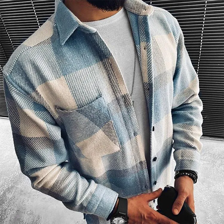 Hombre con camisa 2025 abierta