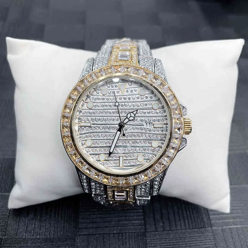 reloj de lujo de dos tonos de oro con diamantes helados 2022