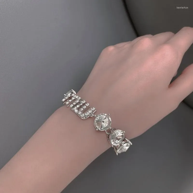 Perlenstränge 2022 Buchstabe Strass Volldiamant Armband Zirkon Große Diamanten Süßer und leichter Luxus Kent22