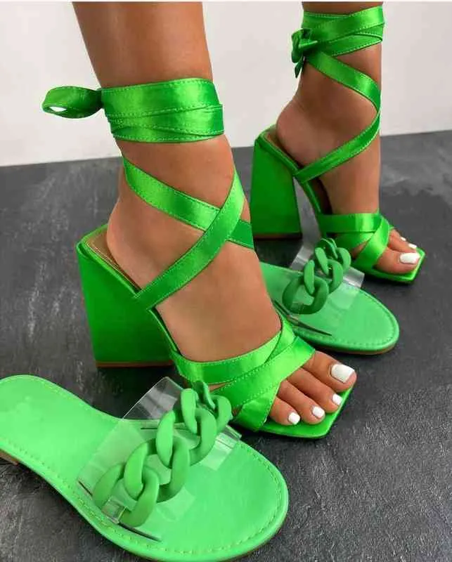Elbise ayakkabıları sandalet slaytları 2022 yeni kadın tasarımcı moda kare ayak parmağı yüksek topuklu seksi çapraz kayış terlikleri bayanlar ayakkabı 220606