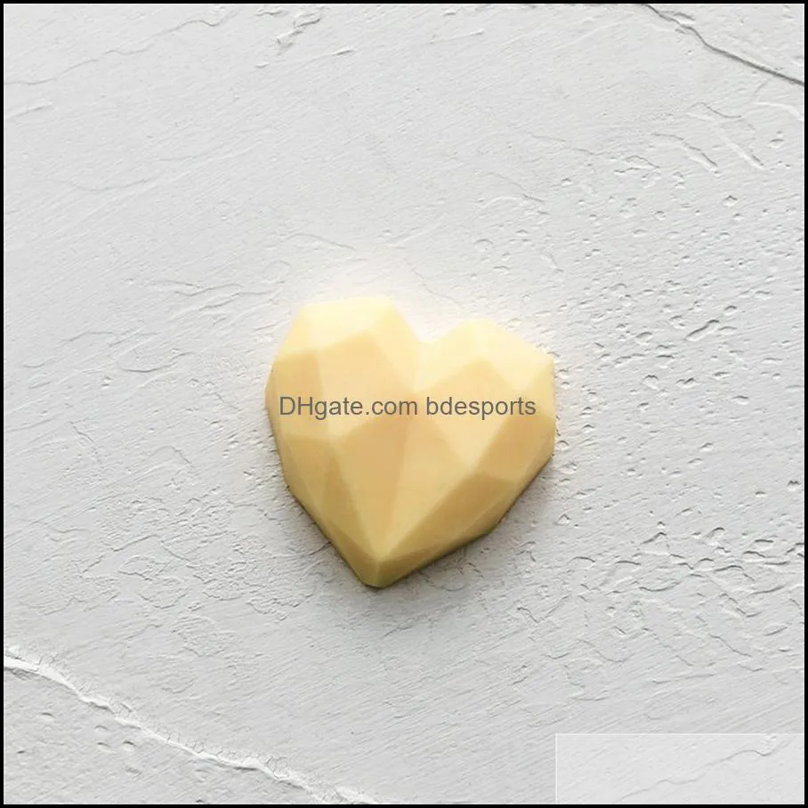 2022 new confession heart creative handmade soap diamond love hand gift soap face wash spot