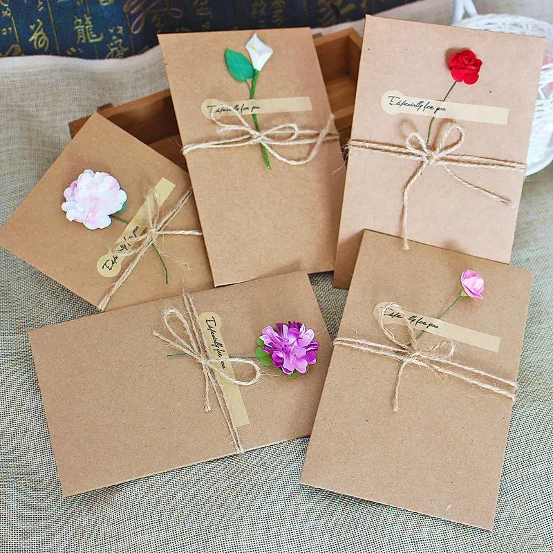 Cadeau cadeau créatif bricolage vintage papier kraft cartes de fleurs séchées à la main anniversaire Thanksgiving voeux véritable enveloppescadeau