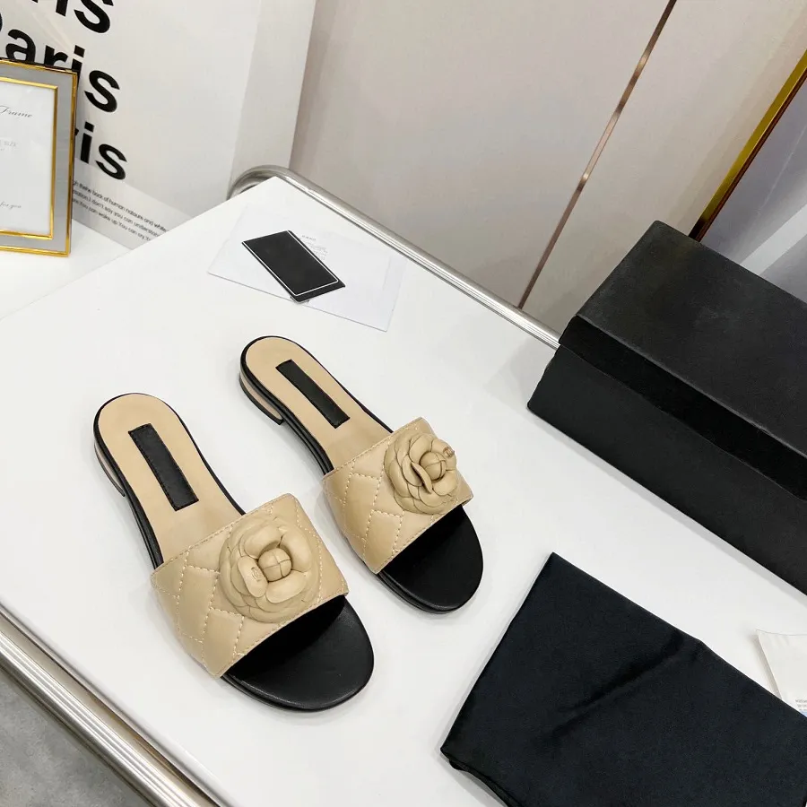 France Designer Slipper luksusowe kobiety marki sandałów Slajdowe Kapcie z płaskim dnem Flip Flip Design Design