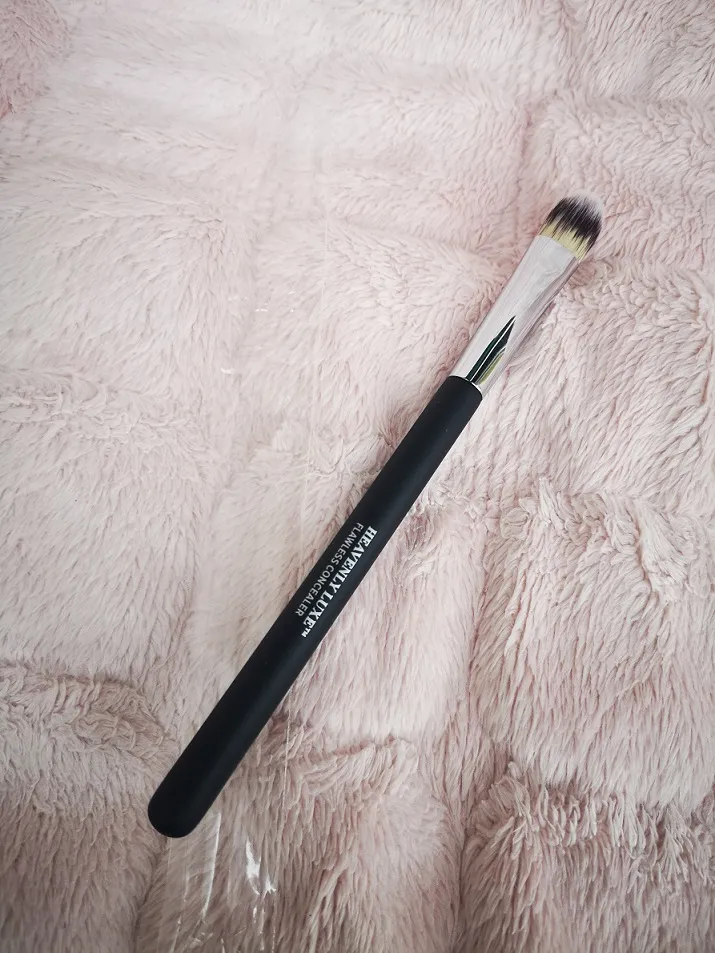 Heavenly Luxe Flawless concealer Brush Flat Eye Shadow Based Creamy Dold Primer Makeup Brush Pore Ofektering Täckning Skönhet Borstar Tools Tools