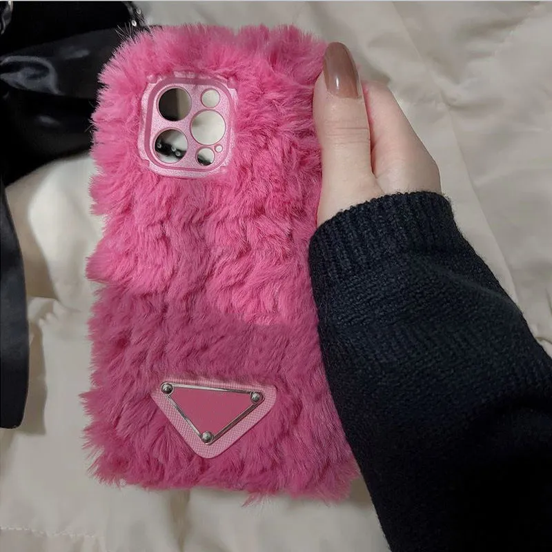 Pink Pelush Teléfono Funda de lujo suave Diseñador de lujo de alta calidad Para mujer Clásico para mujer Teléfonos a prueba de golpes Moda para iPhone 13 11 12 Pro 7 8 x XS