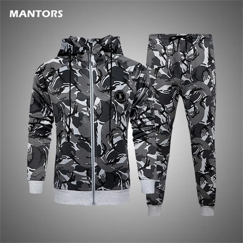 Autunno Mens Casual Tuta Camouflage Felpe con cappuccio Pantaloni Marca Inverno Uomo Set Abbigliamento sportivo militare 2PCS Tuta maschile 201128