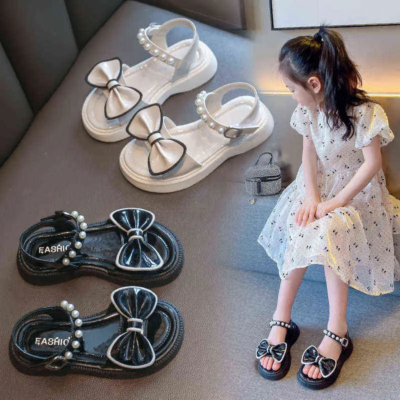القوس الأطفال الحلو الأميرة الصنادل الكورية النسخة الكورية للبنات أزياء 2022 لؤلؤة أحذية الصيف الجديدة غير الانزلاق فستان مسطح الأحذية G220523
