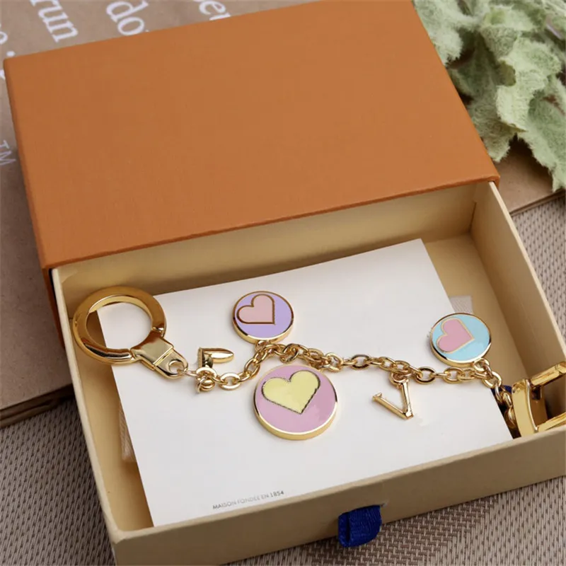 Chain Style Keychain Luxury Designer Round Pendant Gold Key Buckle Classic Letter Shape High Quality Stylish Keychains Bag Ornaments