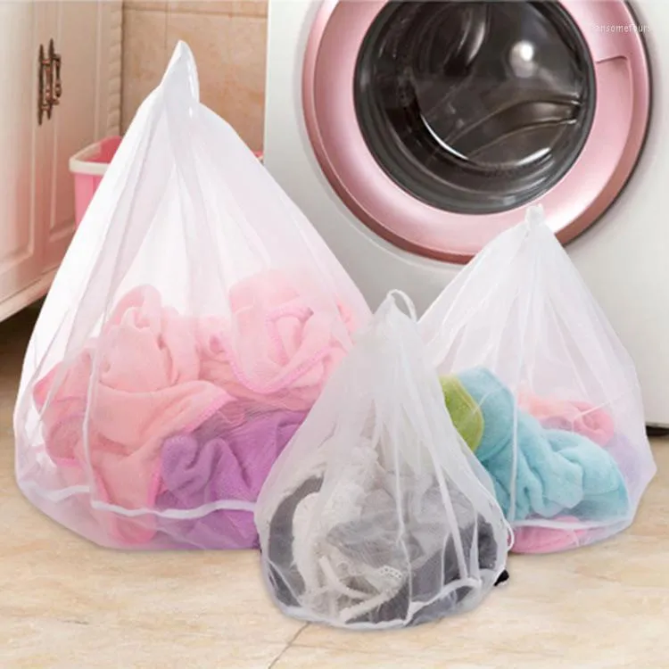 Le filet de maille de machine à laver met en sac le sac à linge