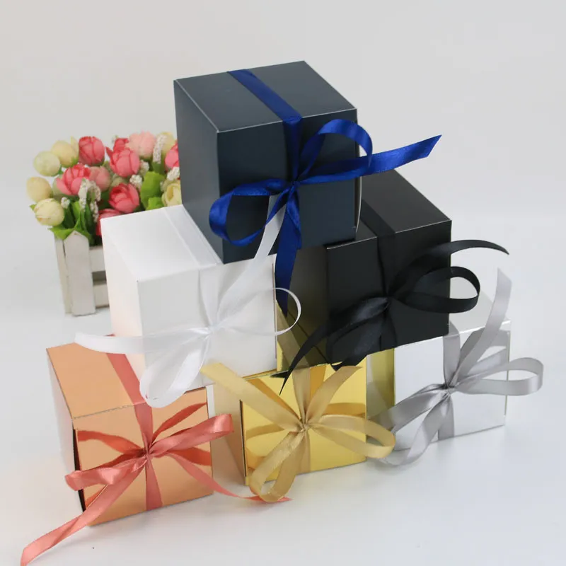 50 Teile/los Quadratische Papier Pralinenschachtel 7,6x7,6x7,6 cm Bevorzugung Geschenkboxen Verpackungsbeutel Mit Band Geburtstag Hochzeit Party Dekoration CX220423