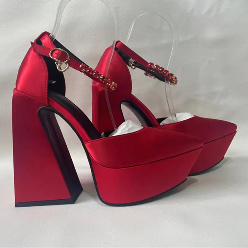 2022 Yeni Kadın Rhinestone Stiletto 14.5 cm Yaz Sandalet İpek Saten Kumaş Moda Sivri Siyah Kırmızı Pembe Elbise Parti Düğün Moda Platformu Bayan Ayakkabı