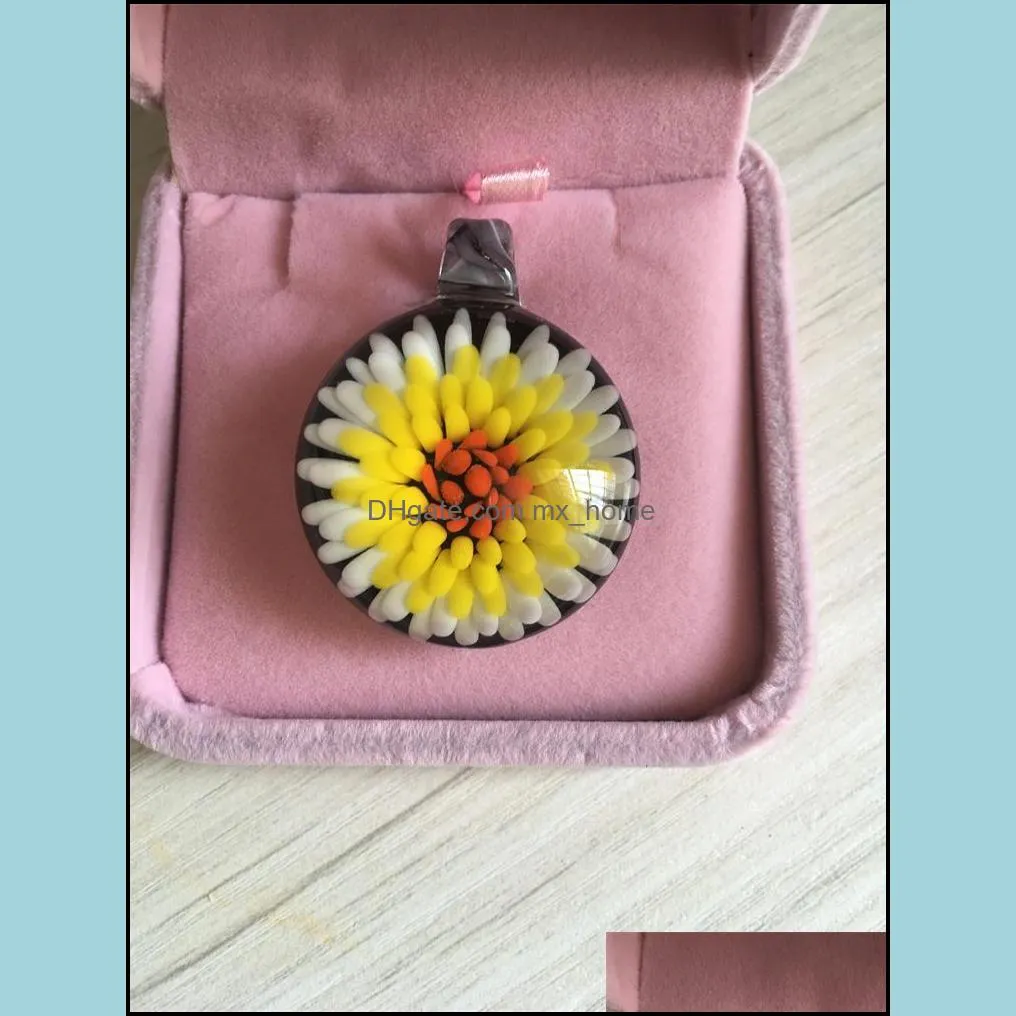 Pendant, glass tricolor flowers, exquisite workmanship, welcome to order