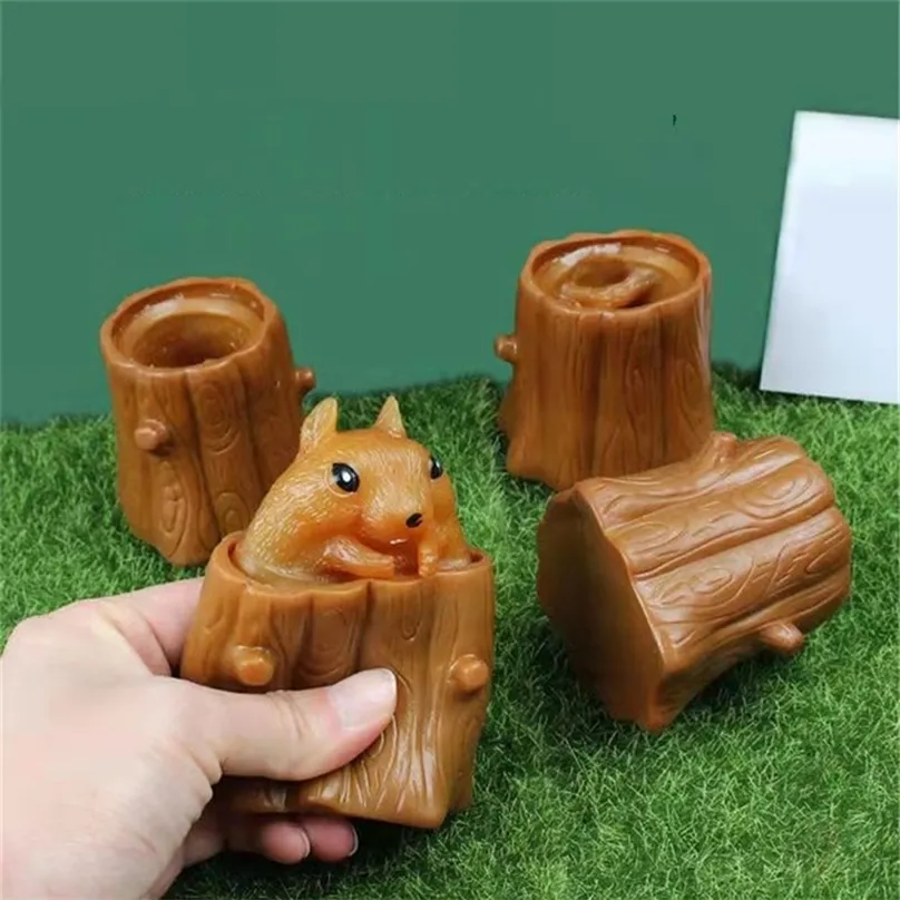 Simpatico scoiattolo di colore marrone giocattolo antistress decompressione spremere tazza portapenne scherzo squishy giocattoli regalo per bambini 220629