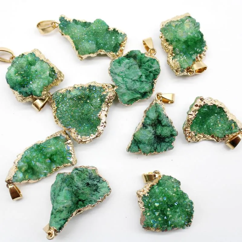 Colares pendentes 6pcs Green Crystal Quartz Mineral cru geode pingentes para brincos de colar de jóias DIY Chakra Natural Crystalpendan