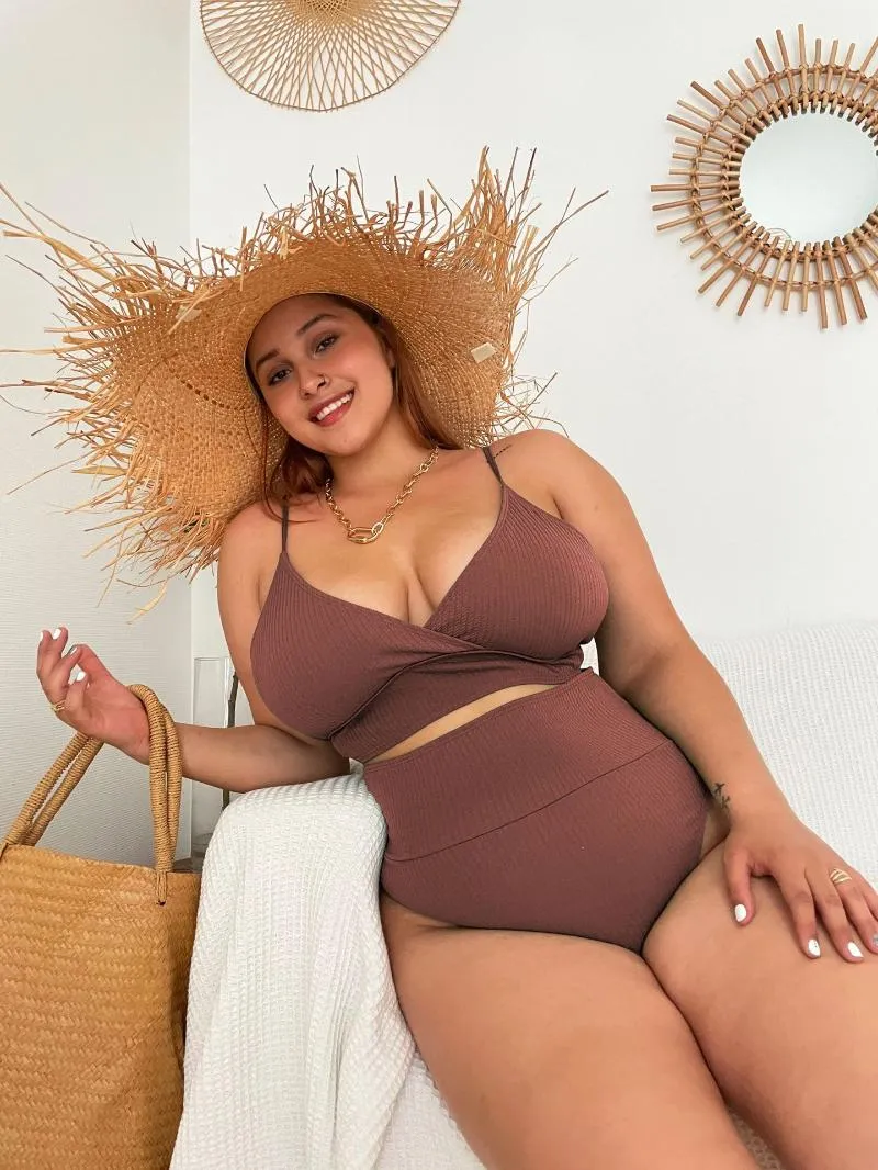 Big size on sale bikini girl
