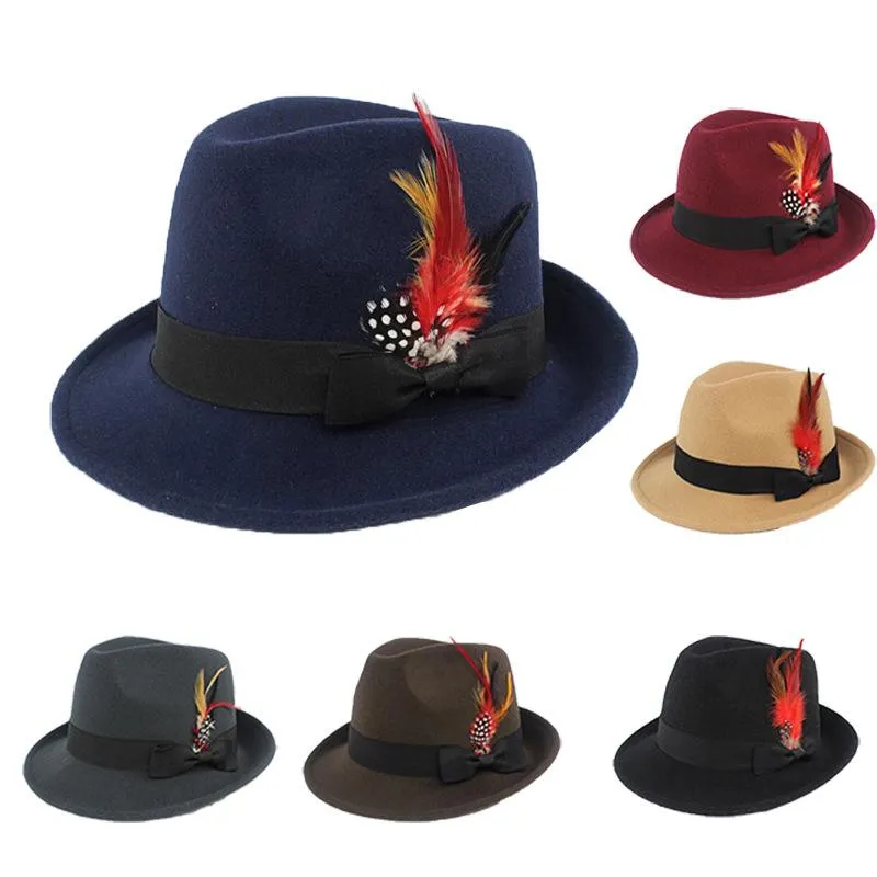 Berets Fashion Retro Frauen Fedoras Gentleman Jazz Filz mit breitem Rand Federdekoration Bowler Hüte Crimping Warm Cap Outdoor Unisexberets