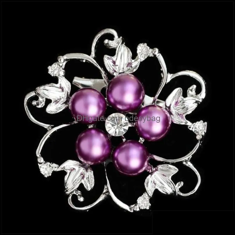 Factory Price Fashion Lady Brooches Acrylic Pearl Alloy Flowers Rhinestone Brooches For Women Banquet Party Gift