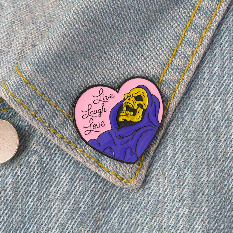 Live Laugh Love Emalj Brosches Pin Heart Shape Skeleton Badge Brosches Lapel Pin For Denim Jeans Shirt Bag Gothic Jewelry Gift for Friend 1475 D3