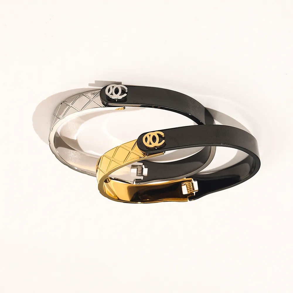 Branded bracelet hotsell for women