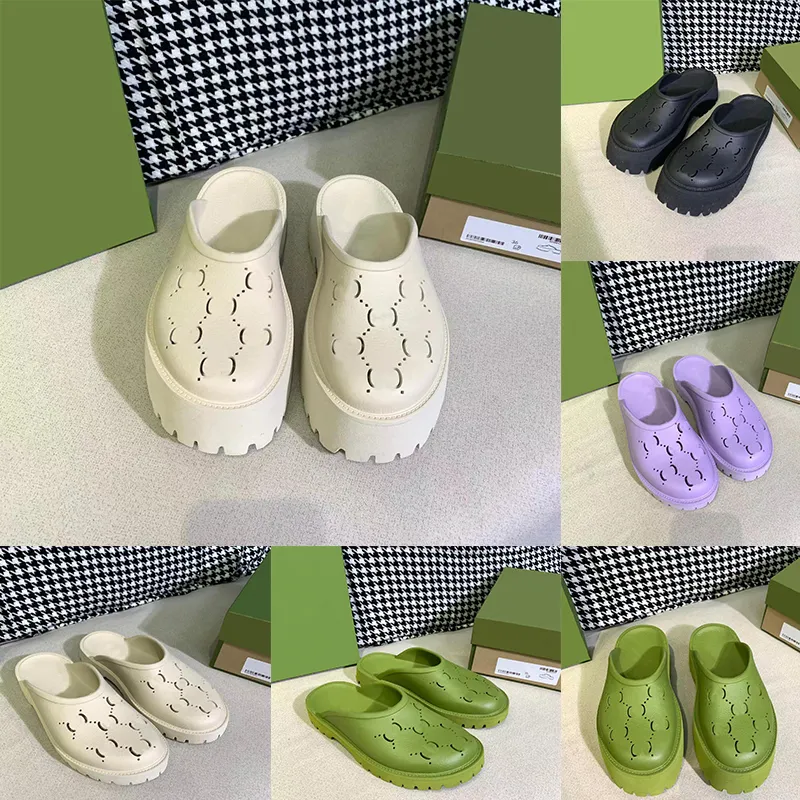 Mais populares chinelos de designers sandálias perfuradas plataforma de luxo de luxo padrão hollow slippers materiais transparentes borracha de sandália masculina planos de planícies slides