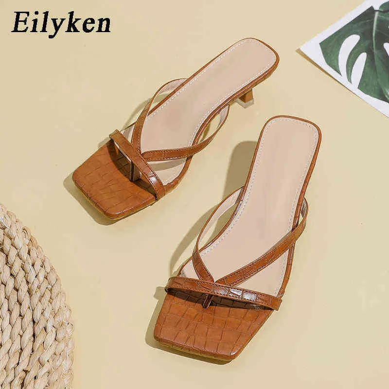 NXY Sandaler Storlek 35-42 Summer Women Slipper Thin Low Heel Glides Female Square Clip Toe Sandal Casual Vacation Flip Flops Shoes