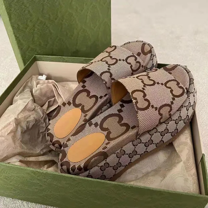 Sandali di design Famosi designer Donna Uomo Appartamenti di lusso con scivolo Infradito con fondo spesso Pantofole in pelle di gomma gelatina stampata ricamata 35-45