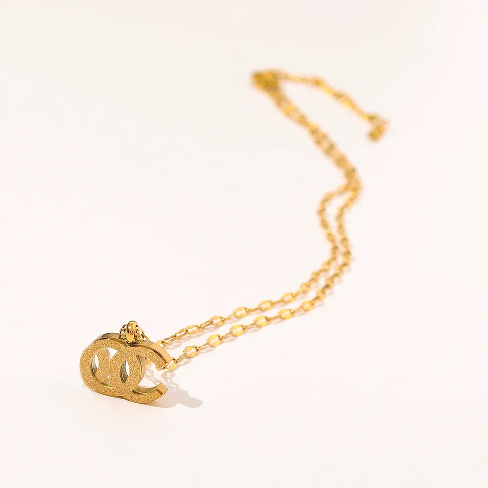 Collana girocollo da donna alla moda, con ciondolo a forma di lettera in acciaio inossidabile placcato in oro, gioielli statement_voghion.com