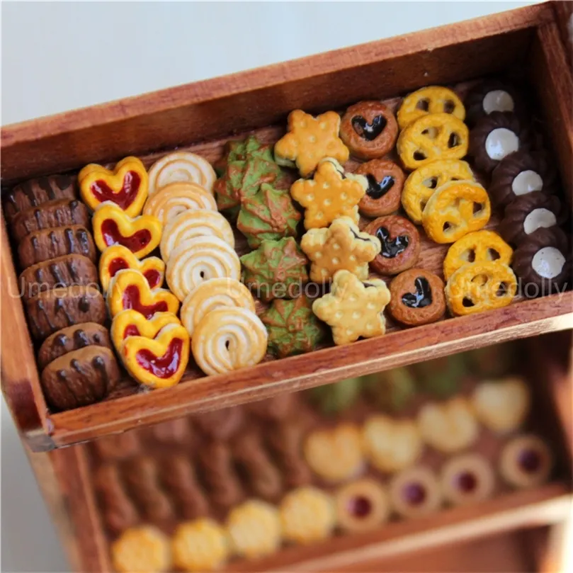 Argile à la main 112 échelle miniature maison de poupée biscuits biscuit mini nourriture de simulation pour poupée semblant jouer cuisine jouet accessoires 220725