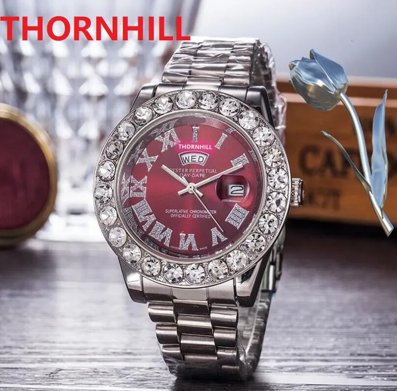 Designer famoso Relógios de aço inoxidável completo 43mm Quartz Cronograph Men Big Diamonds Ring Roman Number Moda Crystal Designer Style Avanadores de pulso