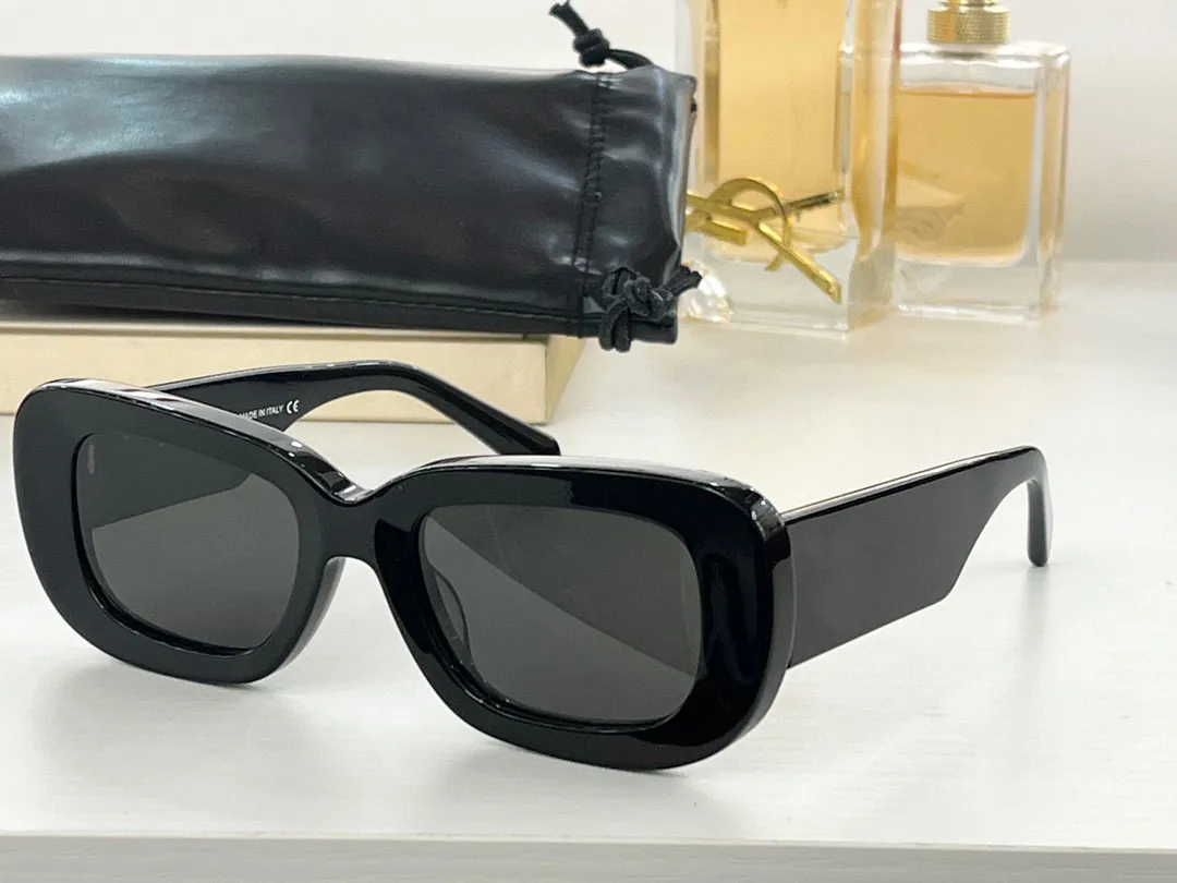 Zomerzonnebril voor vrouwen mannen O-F Omri-stijl anti-ultraviolette retroplaatplank Volledige frame bril willekeurige doos