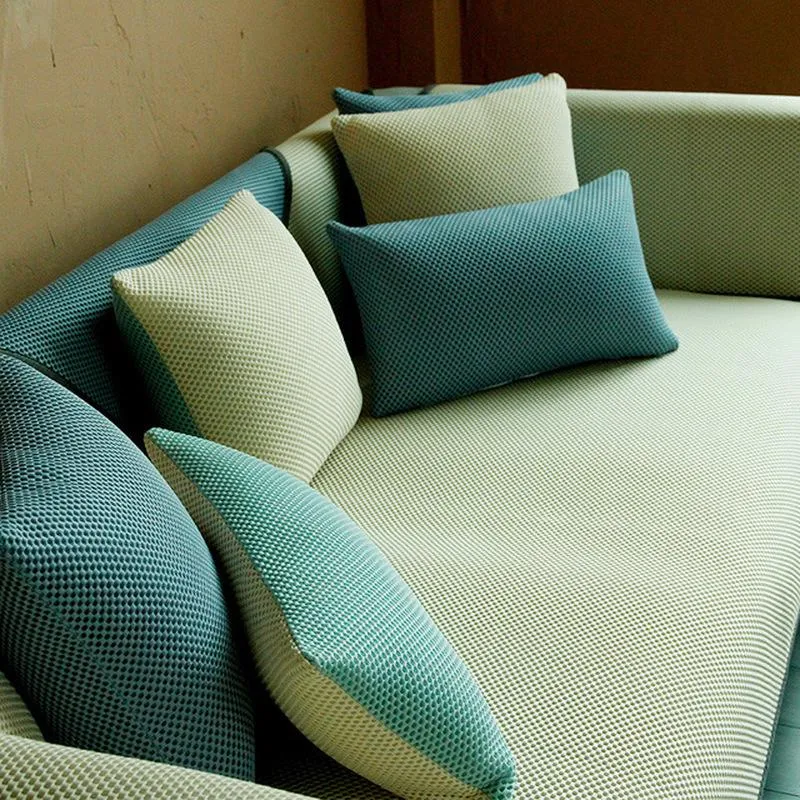 椅子カバー通気性ソファーカバーソファクッションリビングルームのアイスシルクアンチスリップクールな枕カバーと枕。