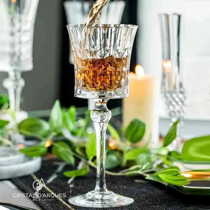 2 Styl / zestaw Klasyczna ulga Footed Glass Glass Cut Red Wine Glass Creative Glass Whisky Vodka Sake DSert Wine Cup