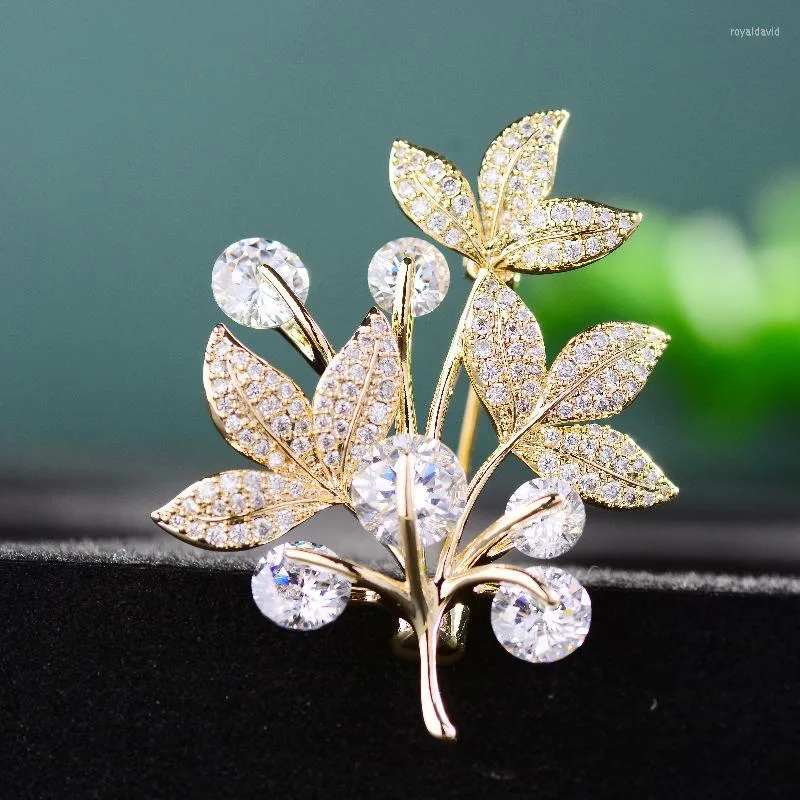 Broches Pins Coréen Or Couleur Zircon Feuille Broche Élégant Femmes Hommes Manteau Costume Vêtements Plante Accessoires Arbre WholesalePins