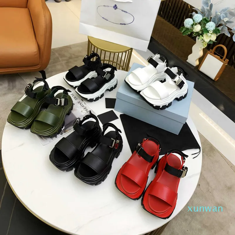 2022-мода Губка Платформа Женщины Open-Toe Sandals Дизайнерские Кроссовки Стиль Мокасины Высочайшее Качество Кожаная Пряжка Папочка Обувь на открытом воздухе