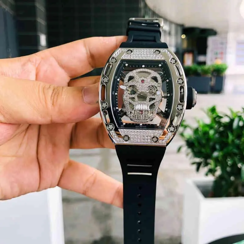 رجال الأعمال الترفيهية للرجال أوتوماتيكي ساعة ميكانيكية مجوفة الجمجمة مع الماس في جميع أنحاء أزياء شخصية Sky Star